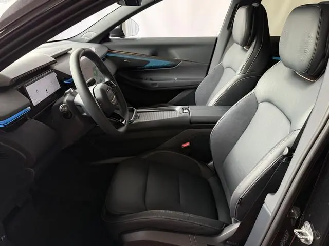 Lynk & Co 08