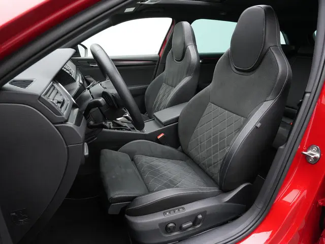 Skoda Superb Combi 1.4 TSI iV 218 pk Sportline | Panoramadak | Trekhaak | Navigatie Columbus | Geheu...