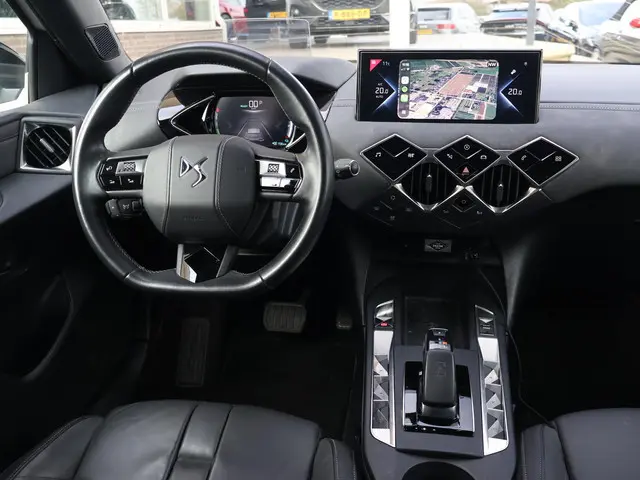DS 3 Crossback E-TENSE SO CHIC 50 KWH *97% SOH!* + CAMERA | ADAPTIVE CRUISE | HEAD-UP | CARPLAY
