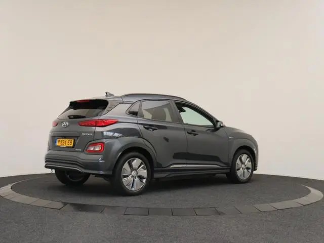 Hyundai Kona EV Fashion 64 kWh | Afneembare trekhaak | Navigatie | Camera