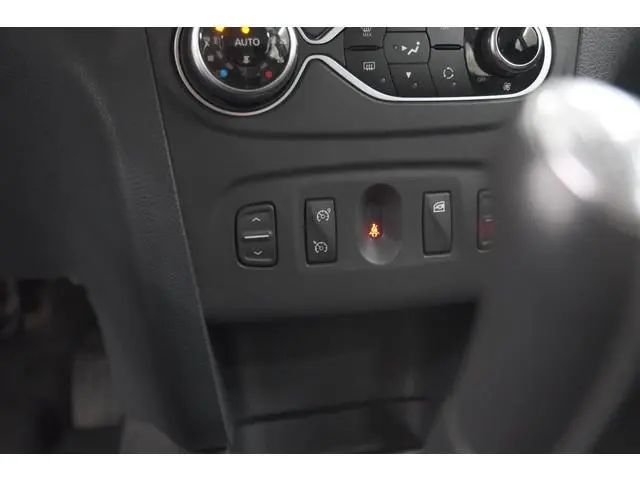 Dacia Sandero TCe 90 Tech Road | Trekhaak | Navigatie | Parkeersensoren