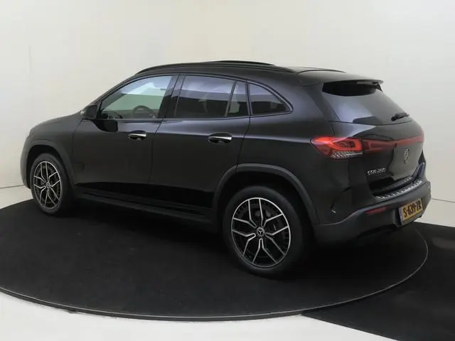 Mercedes-Benz EQA 250 AMG Line 67 kWh / Panoramadak/ 19 inch/ Night/ Sfeerverlichting/