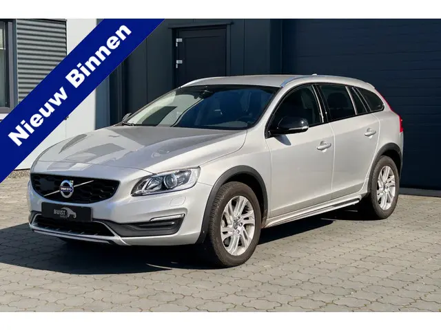 Volvo V60 Cross Country 2.0 T5 245pk Momentum XENON STANDKACHEL 74983KM! 2e eig.!
