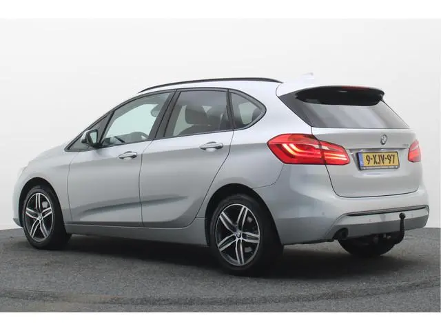 BMW 2-serie Active Tourer 218i High Executive LED, Navigatie, Cruise, Trekhaak, Stoelverwarming, PDC