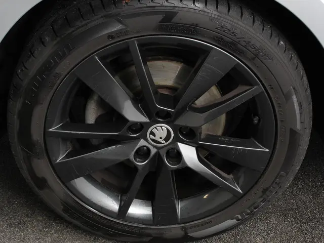 Skoda Octavia Combi 1.0 TSI 115pk Sport Business | Navigatie | Climate Control | Trekhaak | Extra Getint Glas | Lichtmetalen Velgen | Parkeer sensoren