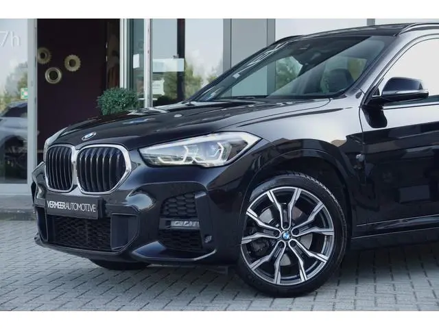 BMW X1 xDrive20i High Executive M Sport | Panoramadak | Leder | VOL |