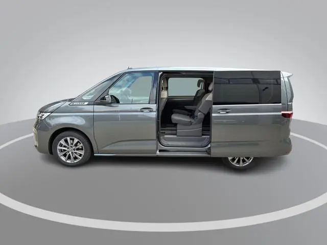 Volkswagen Multivan 1.4 218pk DSG eHybrid L2H1 Life Business · Glazen dak · Trekhaak · Camera · Elek...