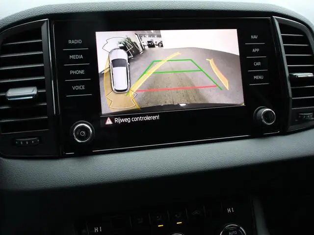 Skoda Karoq 1.5 TSI 150pk DSG ACT Selection DEMO ! Navigatie Apple Carplay/Android Auto Camera Parke...