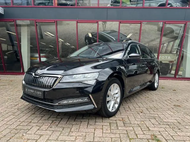 ŠKODA Superb Combi 1.4 TSI iV Business Edition Plus | Leder | Trekhaak | ACC | Pano | Stuur/Stoelver...