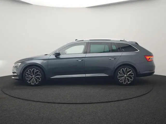 ŠKODA Superb Combi 1.4 TSI iV Laurin & Klement PHEV 218pk Dealer O.H. | Trekhaak Af Fabriek | Panoda...