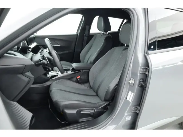 Peugeot 2008 1.2 PureTech 130 Allure | Navi | Camera | Apple CarPlay | Afn. Trekhaak | All Seasons |...