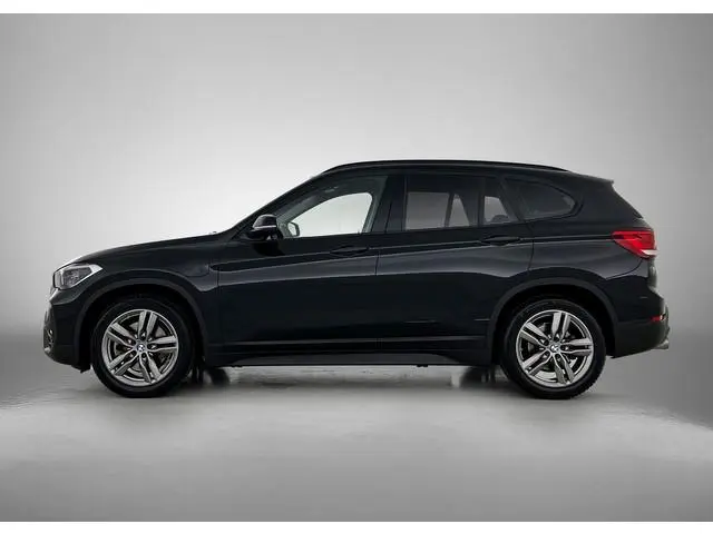 BMW X1 xDrive25e Executive | Navigatie | Climate control | Parkeersensoren | 17" Lichtmetalen velgen