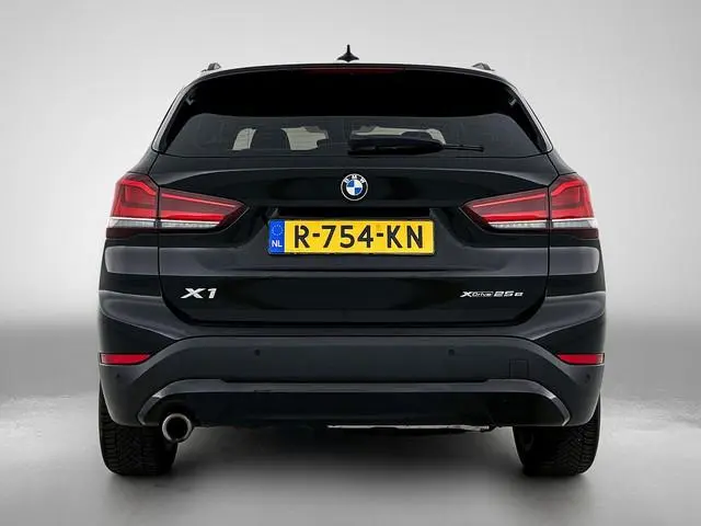 BMW X1 xDrive25e Executive | Navigatie | Climate control | Parkeersensoren | 17" Lichtmetalen velgen