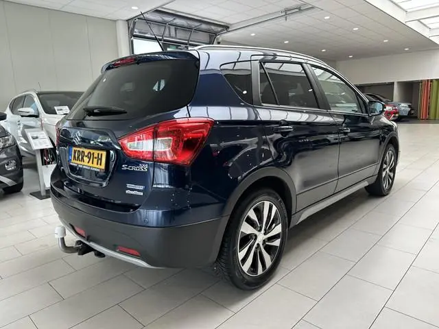 Suzuki S-Cross 1.4 BoosterJet AllGip Style Hybride [ PANORAMADAK I TREKHAAK I ALL-SEASON BANDEN ]