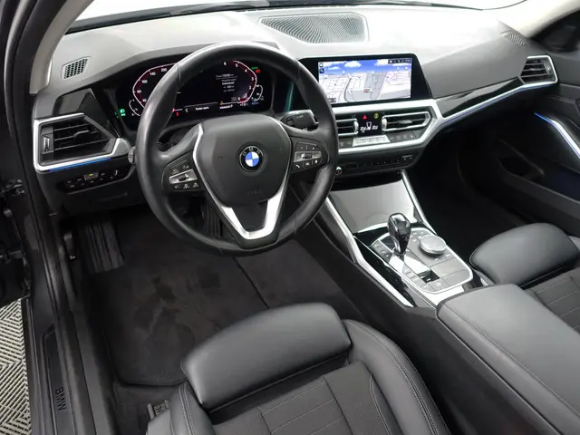 BMW 3-serie 330e M Sport Aut- Schuifdak, Sfeerverlichting, Xenon Led, Park Assist