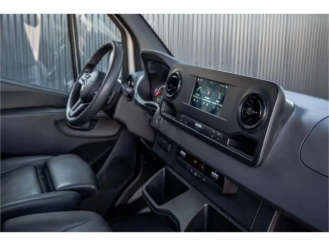 Mercedes-Benz Sprinter 516 CDI L3H2 | 7-Zits | 3.5T Trekgwicht | Automaat | Camera | Mbux | Climatro...