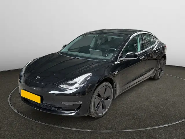 Tesla Model 3 Long Range AWD 75 kWh SOH 85%, Autopilot, Panoramadak, Stoelverwarming