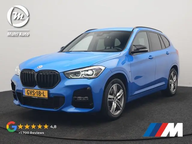 BMW X1 sDrive20i M Sport 192pk Misano Blauw Metallic | Trekhaak Afn. | Sportstoelen Verwarmd | Navi...