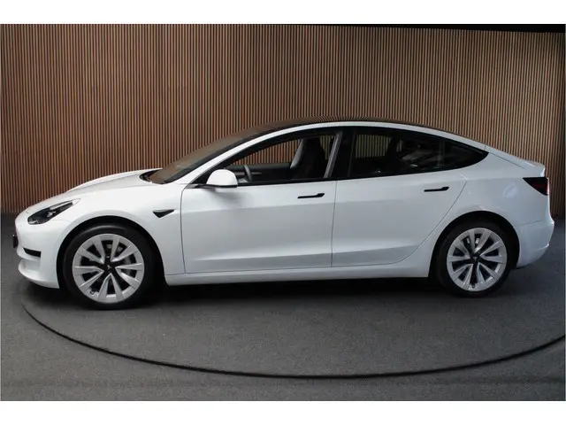 Tesla Model 3 RWD ACC Autopilot Stuurverwarm. PDC Leer Navi Panoramadak 360° Elektr. achterklep Stoe...