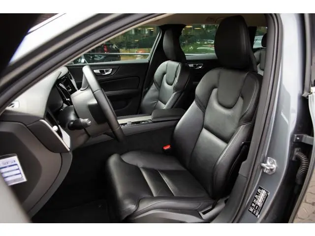 Volvo V60 2.0 B4 R-Design , Adap. cruise, Trekhaak, Leer,