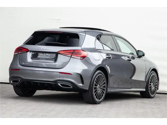 Mercedes-Benz A-klasse 250 e AMG Nightpack, Pano, Memory, Key-Less 2022