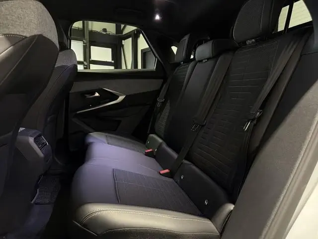 Peugeot e-3008