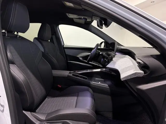 Peugeot e-3008