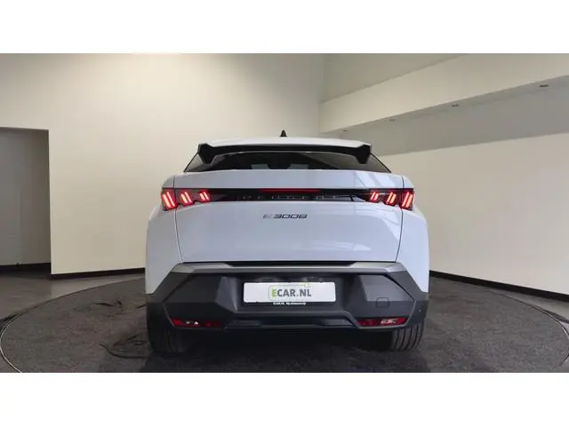 Peugeot e-3008
