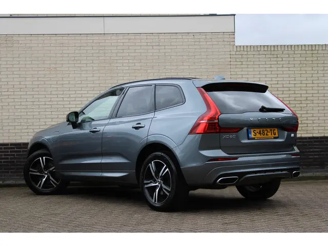 Volvo XC60 2.0 Recharge T6 AWD R-Design | Trekhaak | Adaptieve cruise | Panoramadak | H&K | Winterpa...