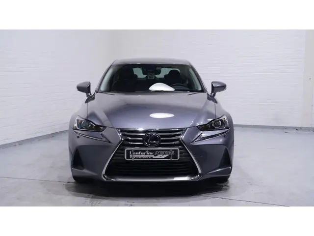 Lexus IS 300h Hybrid Navi Leder Clima Led koplampen PDC NAP Rijklaar!
