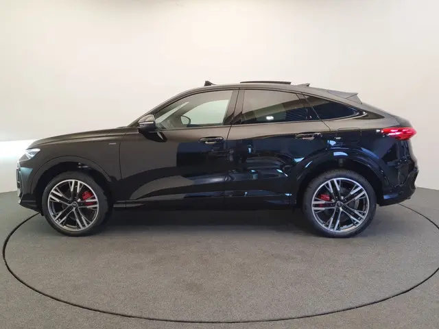 Audi Q5 Sportback 2.0 TFSI 367pk e-hybrid quattro S-Line Competition Luchtvering, Trekhaak, Panorama...