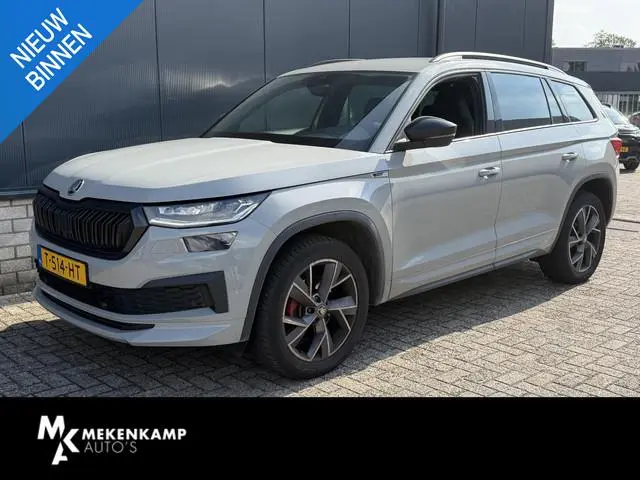 Skoda Kodiaq 1.5 TSI Sportline Business 7p. 19"/Trekhaak/Camera/PDC v+a/Stoelverwarming + memory/Ele...