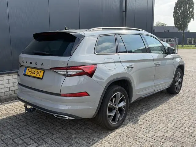 Skoda Kodiaq 1.5 TSI Sportline Business 7p. 19"/Trekhaak/Camera/PDC v+a/Stoelverwarming + memory/Ele...