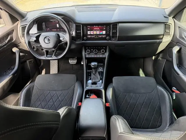 Skoda Kodiaq 1.5 TSI Sportline Business 7p. 19"/Trekhaak/Camera/PDC v+a/Stoelverwarming + memory/Ele...