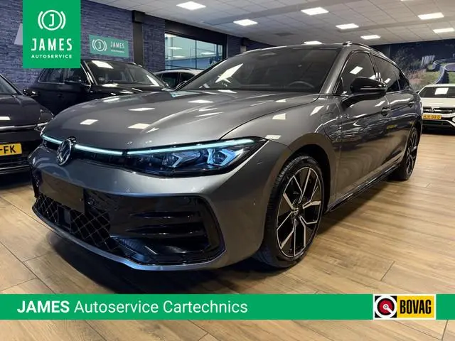 Volkswagen Passat Variant 1.5 eTSI R-Line Edition PHEV|PANO|TREKHAAK|NAVI|CARPLAY|MEMORY SEAT|STOEL/...