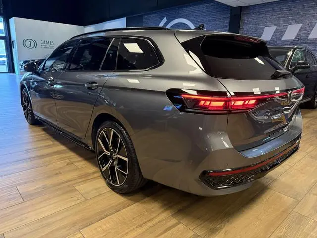 Volkswagen Passat Variant 1.5 eTSI R-Line Edition PHEV|PANO|TREKHAAK|NAVI|CARPLAY|MEMORY SEAT|STOEL/...
