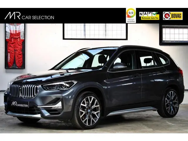 BMW X1 xDrive20i High Executive Edition | 19 inch | Apple CarPlay | Memory | Trekhaak | NL auto | 2e...