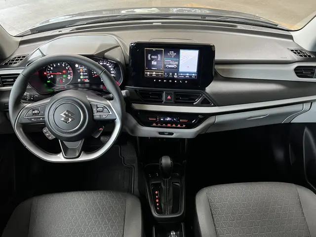 Suzuki Swift 1.2 Style Smart Hybrid | Navi | Camera | 16" | ACC | Dodehoek | Led | Carplay |