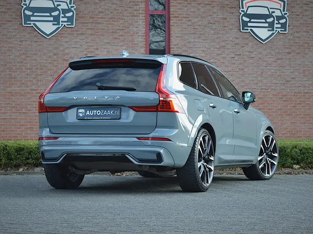 Volvo XC60 T8 Recharge AWD R-Design |Four-C | 360° | Trekhaak
