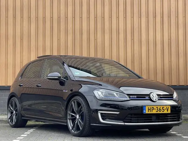 Volkswagen Golf 1.4 TSI GTE | Panoramadak | Keyless Go/Entry | Trekhaak | Dode Hoek Sensor | Bluetoo...
