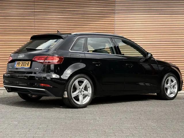 Audi A3 Sportback 1.0 TFSI Design Pro Line Plus Navi / Stoelverwarming / Sportstoelen / Winterbanden...