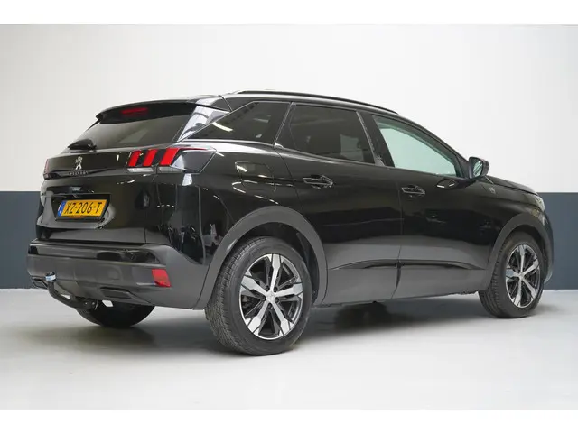 Peugeot 3008 1.2 PureTech Crossway | Panoramadak | Trekhaak | Navigatie | Camera | All-seasonbanden