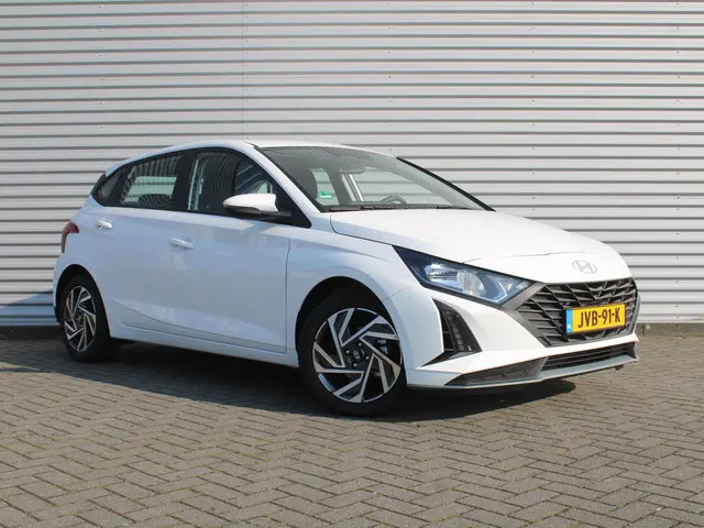 Hyundai i20 1.2 MPI Comfort | BTW Auto | Stuur-/stoelverwarming | Camera | Navi | Apple Carplay | An...
