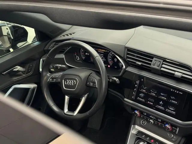 Audi Q3 35 TFSI Pro Line s-line / Pano / camera / navigati