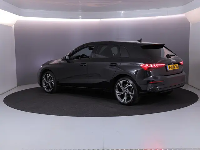 Audi A3 Sportback 30 TFSI Advanced edition 110 PK Automaat | Black optiek | 18" Y spaak velgen | Ada...