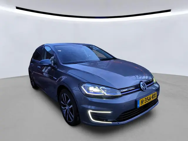 Volkswagen e-Golf E-DITION Navigatie Camera LED Acc Pdc Lm Velgen