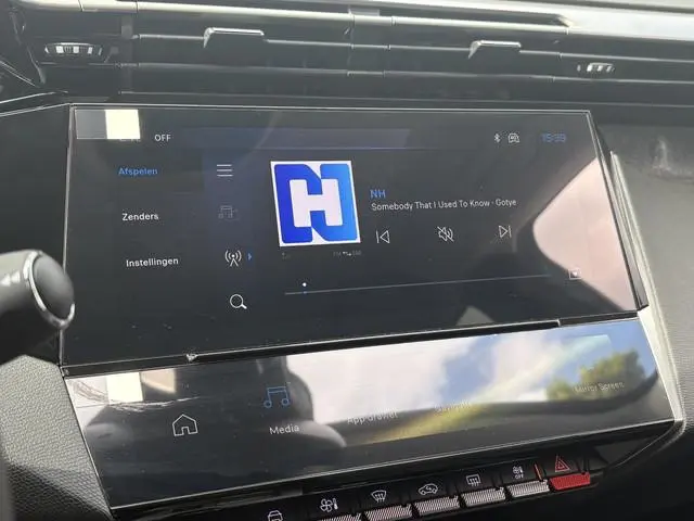 Peugeot e-308