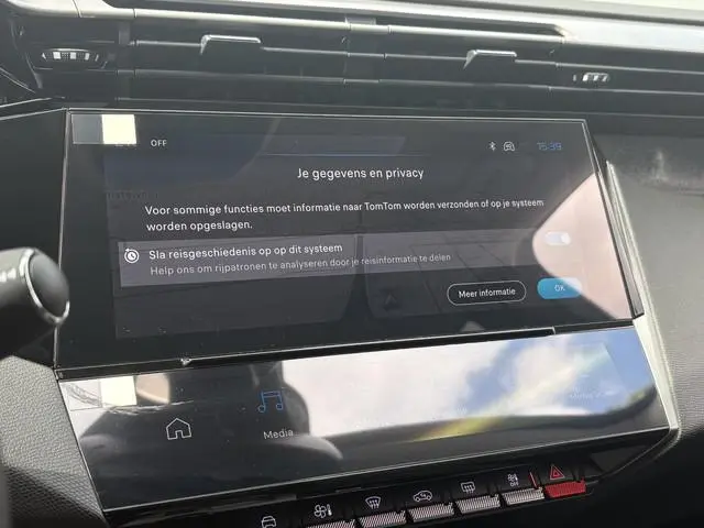 Peugeot e-308