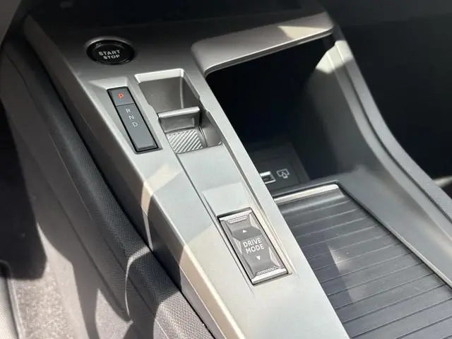 Peugeot e-308