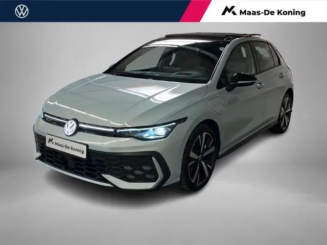 Volkswagen Golf 1.5eHybrid 200kW/272PK Black Style GTE · Panoramadak · Trekhaak · Camera + Parkeerse...